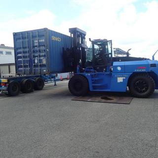 印刷機械バンニング☆彡  23tフォークリフト‼